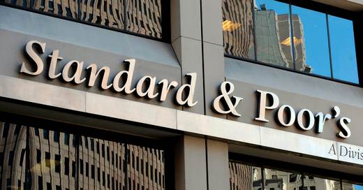 La calificadora S&P cambia de estable a negativa la nota soberana de México