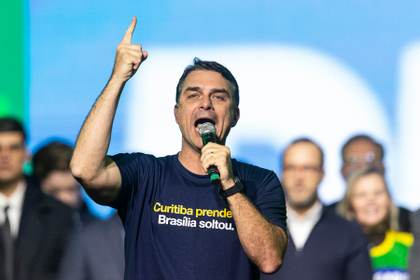 Flávio Bolsonaro afirma que Lula es presionado por facciones terroristas o las integra