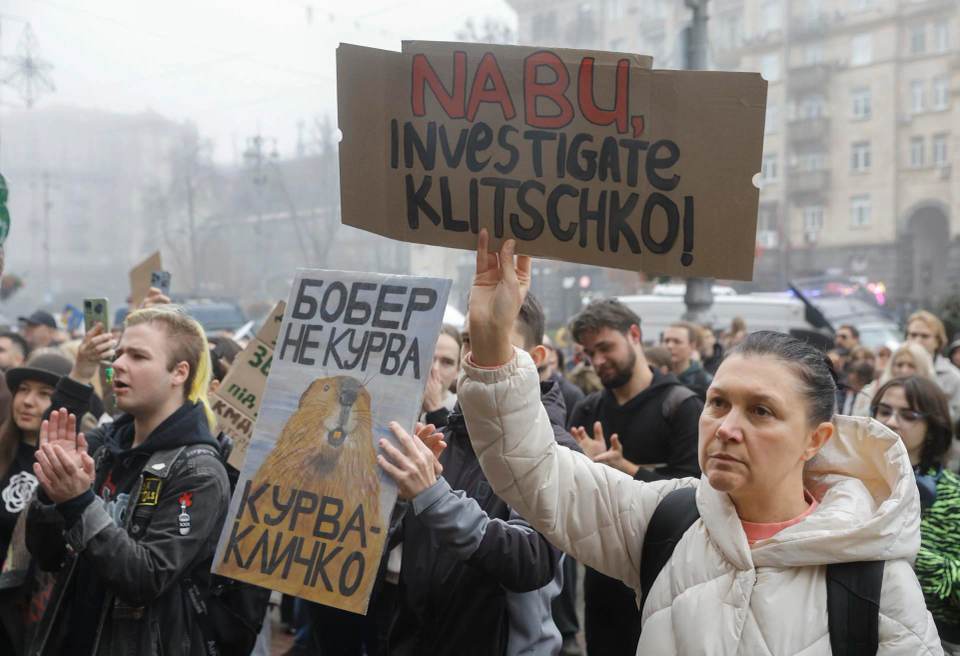 Cientos de personas protestan en Kiev contra el alcalde ante la llegada del invierno