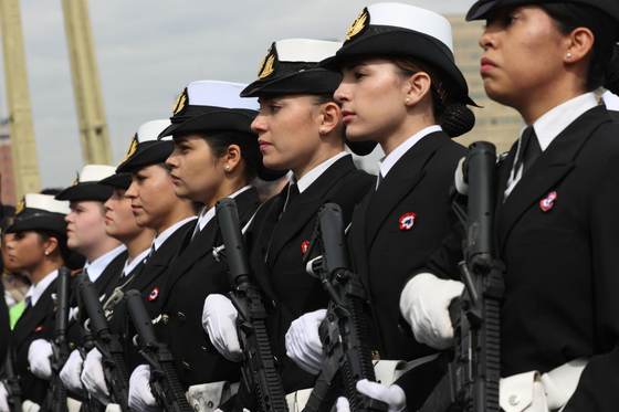 Paraguay celebra su independencia con desfile militar y críticas a la corrupción