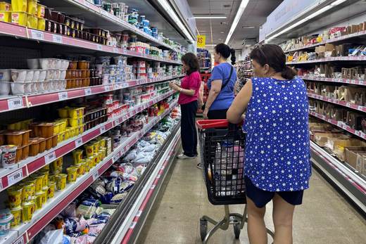 Los precios al consumidor en Argentina se aceleran al 33,2 % interanual en mayo