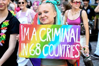 Unas 100.000 personas desfilan para celebrar el Día del Orgullo LGTBI en Helsinki