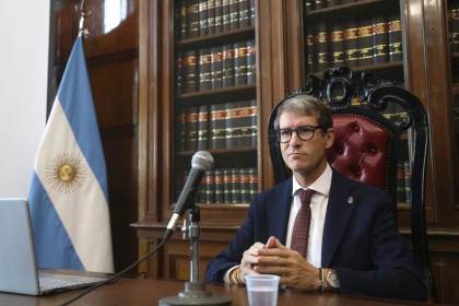 Presidente de La Rioja defiende el uso de la IA para preservar el patrimonio de la lengua