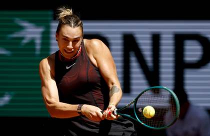 Sabalenka arrolla a Bouzas