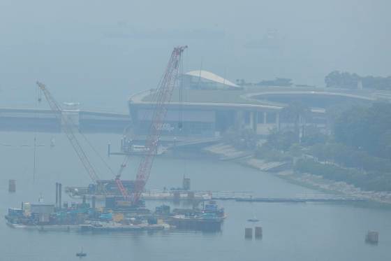 Arranca la carrera corta de Singapur, retrasada por la lluvia
