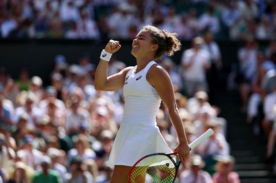 Paolini acaba con el efecto Eala en Wimbledon, con Federer como testigo