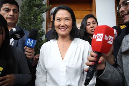Fujimori vuelve a situarse por delante de Sánchez en la recta final del escrutinio en Perú