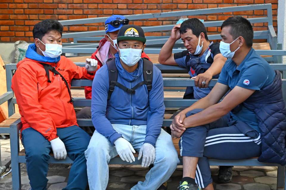 Al menos 4 muertos y 12 desaparecidos en Nepal tras un alud en la base del pico Himlung