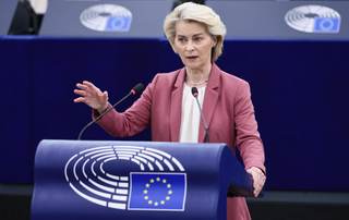 Von der Leyen trata de aplacar las críticas por sus palabras de "muerte del viejo mundo"