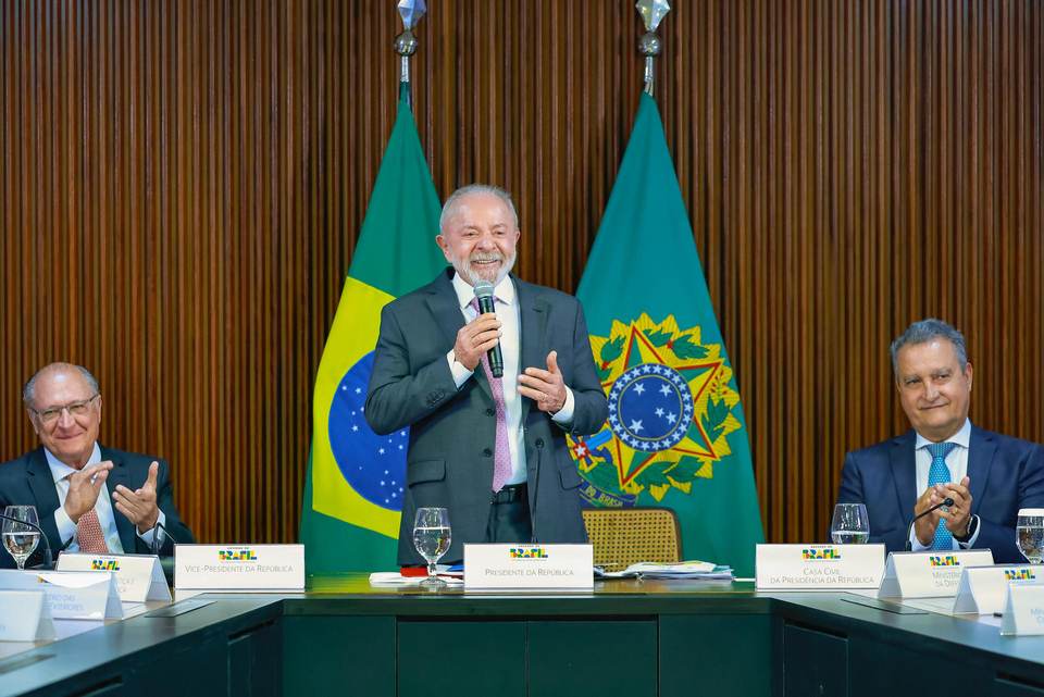 Lula realiza una amplia reforma de Gobierno con miras a las elecciones de octubre