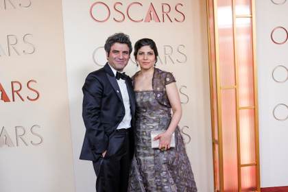 El equipo de ‘Cutting Through Rocks’ llega a los Oscar por la "gente organizada" de Irán