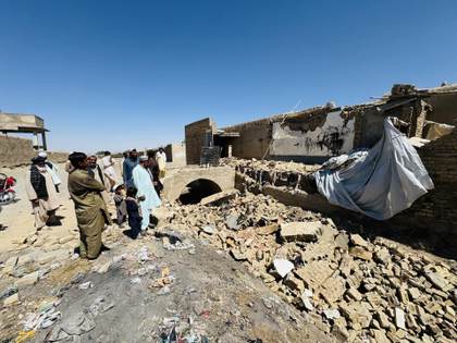 Los talibanes convocan a un alto diplomático paquistaní tras el ataque a una universidad