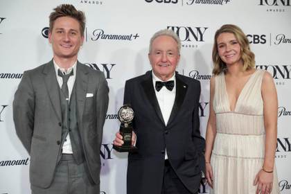 'Schmigadoon!' triunfa como mejor musical y 'Liberation' sorprende en los Tony