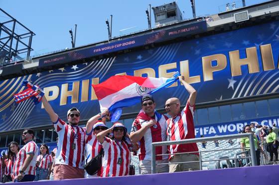 La afición paraguaya cumple con el ritual de 'Rocky' antes del duelo con Francia
