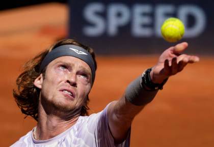 Rublev se deshace de Sonego y se cita con Machac en cuartos de final