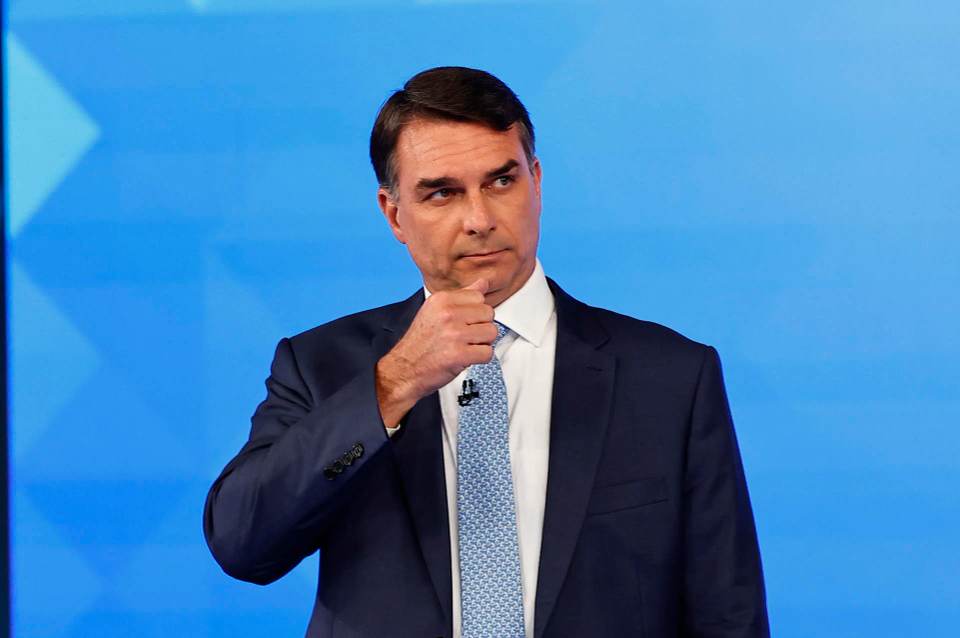 Argentina confirma que Flavio Bolsonaro hizo escala en el país rumbo a Ecuador