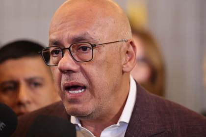Jefe negociador del chavismo niega que Gobierno impida el regreso de María Corina Machado