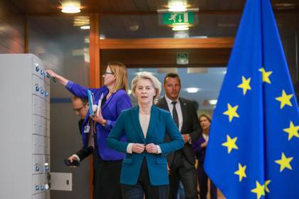 Von der Leyen agradece al Gobierno español desembarco "rápido y eficiente" del MV Hondius