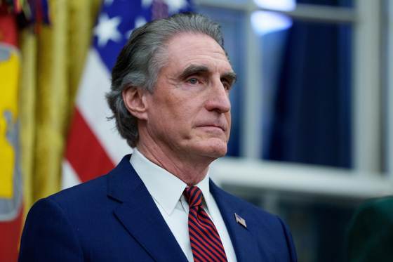 Llega a Venezuela el secretario de Interior de EE.UU. para evaluar el sector minero