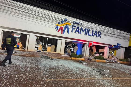 Grupo armado asalta con explosivos tres bancos y una casa de cambios en Paraguay