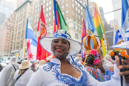 La lluvia no apaga la fiesta de la Hispanidad en Nueva York