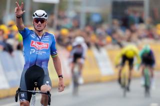 Van der Poel se impone con un ejercicio de resistencia