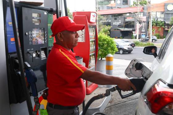 Centroamérica siente la crisis en Oriente Medio con el alza del precio de las gasolinas