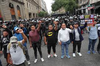 México blinda su mayor plaza pública ante protestas de maestros a semanas del Mundial