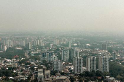 Los incendios cubren de humo a la principal ciudad de la Amazonía brasileña