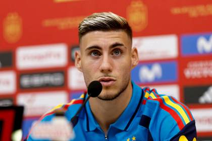 Roberto Fernández, feliz en la selección: "El grupo es espectacular, es una familia"