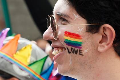 Colombia celebra 10 años de matrimonio igualitario con llamado a no retroceder en derechos