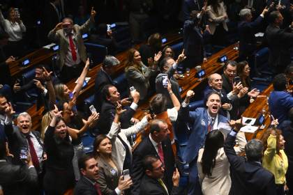 Brasil aprueba la semana laboral de cinco días en un triunfo de Lula previo a elecciones