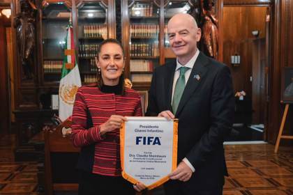 Sheinbaum se reúne con Infantino y dice que "todo va a salir maravilloso" en el Mundial