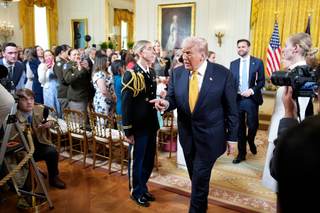 Trump dice que en Venezuela bailan "en las calles" por los ingresos del petróleo