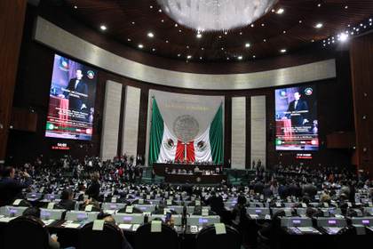 Diputados avalan tope a pensiones públicas en México entre protestas por retroactividad