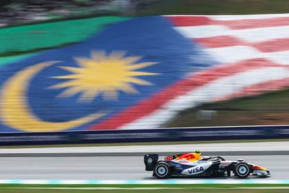 Verstappen lidera los ensayos en Malasia, sede del aplazado Gran Premio de Bareín