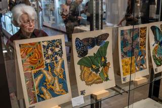 La feria del libro antiguo vuelve a Nueva York con cartas de Plath y atlas millonarios