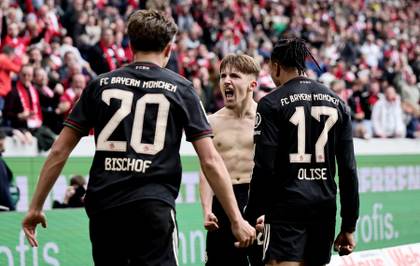 El delantero Lennart Karl sufre una rotura fibrilar en el muslo y es baja con el Bayern