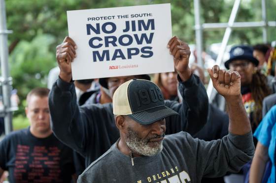 Votantes protestan en Luisiana por nuevo mapa electoral que busca favorecer a Trump