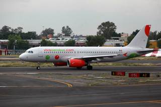 Expertos ven riesgos en una eventual concentración aérea entre Volaris y Viva Aerobus