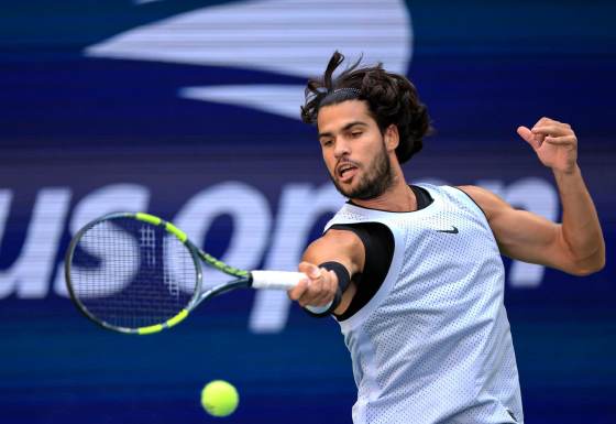 Alcaraz pasa el rodillo y espera a Shelton o Tsitsipas en cuartos