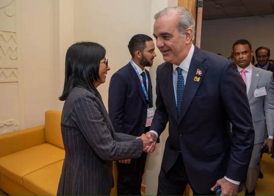 Abinader y Delcy Rodríguez abordan cooperación energética y consular en reunión en Roma