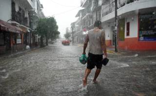 Trudy se intensifica a huracán frente al Pacífico mexicano y amenaza con fuertes lluvias