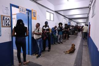 Abren los centros de votación en Brasil para las elecciones presidenciales