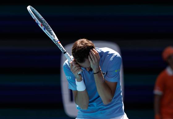 Cerúndolo derriba a Medvedev y prolonga su idilio con Miami