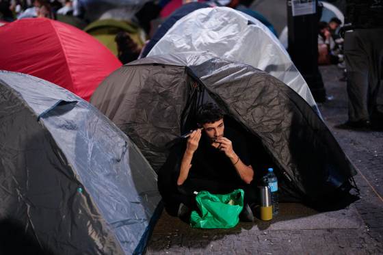 La acampada de Sol cumple su cuarta noche decidida a continuar presionando