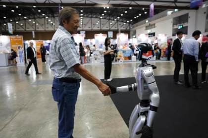 Asia acelera la carrera por llevar los robots de la exhibición a las fábricas
