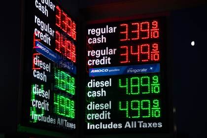 El petróleo de Texas sube un 4,6 % tras bloqueo de negociaciones y nuevos ataques en Irán