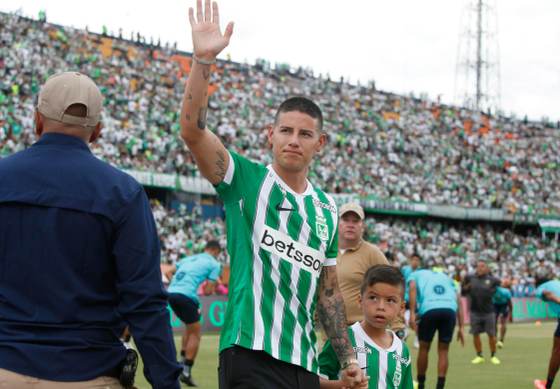 Nacional vence 2-0 a Águilas en un partido antecedido por la presentación oficial de James