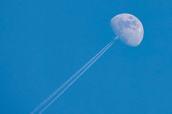 Evitar las estelas de los aviones retrasaría 10 años su impacto en el calentamiento global